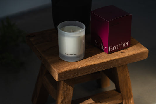 Dark wood perfume candle