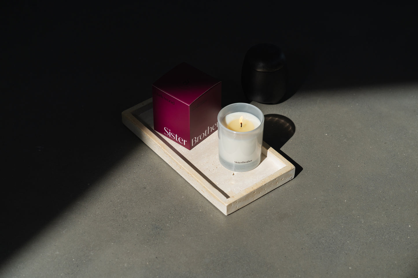 Dark wood perfume candle