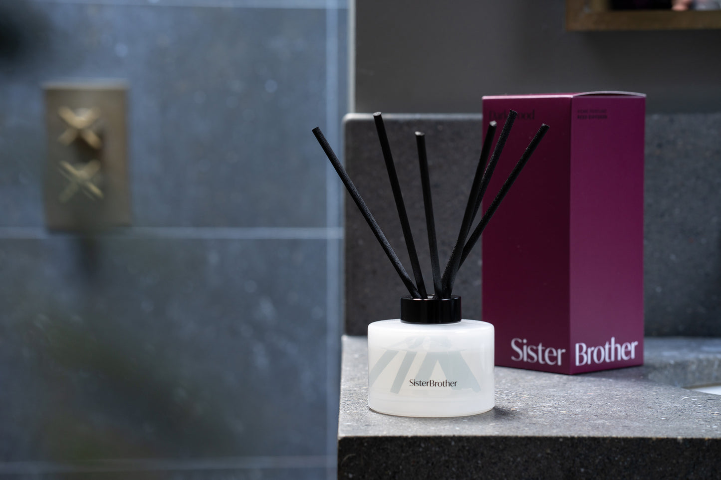 Dark wood reed diffuser